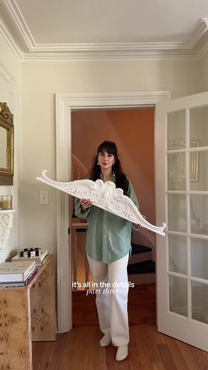 small change 🤝 big impact #beforeandafter #roommakeover #nycapartment #homedecor #interiordesign