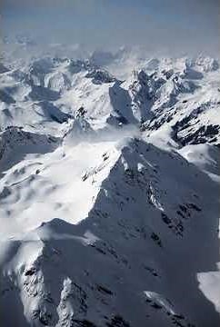 Snowy Mountains in 4K – Peaceful Winter Cinematic Landscape