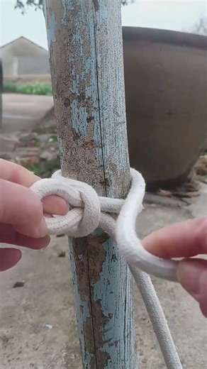 Shepherd's knot easy to tie and easy to untie