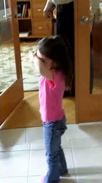 Uncle surprises niece after deployment.