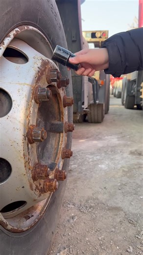 Dual Battery Impact Wrench: Never Run Out of Power