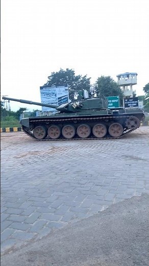 Indian Army’s Powerful Tank T-90 Bhishma making a turn Raw clip | #indianarmy #tank #army #vlog