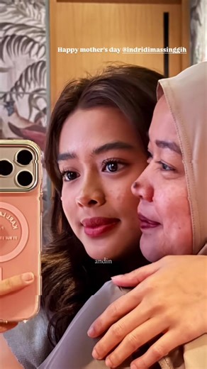 Happy mothers day dearest mamii @Indri Dimas ❤️, terimakasih telah melahirkan, mendidik dan membesarkan anak sebaik semanis dan selucu aqeela yaaaa , happy selalu mami indri papi dinas , acqee dan ade ammar . doa tulus kami menyertai keluarga kalian 🫶🏻🫶🏻 @Aqeela Aza Calista ,terimakasih telah nelahirkan anak yg menjadi alasan banyak orang tersenyummm 🥹❤️ #aqeelacalista #fyp #fypage