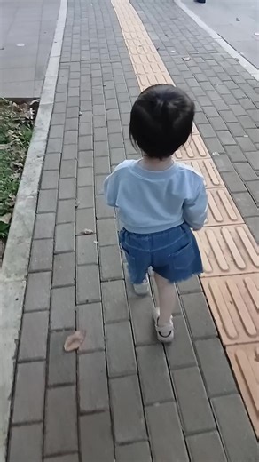 Phia Aradea (@phiaaradea)’s videos with OST. Chibi Maruko Chan covered by Tereza - Bernadeta RV