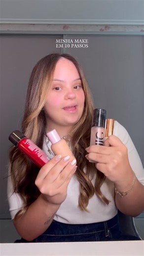 Beatriz Casali | Modelo com síndrome de Down | Minha make em 10 passos! ❤️ Qual o passo que vocês não abrem mão? ✨ Descrição da imagem: Um vídeo de Beatriz com passo a passo de sua... | Instagram