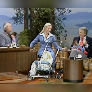 215K views · 10K reactions | Can't Stop Laughing 藍 -Johnny Carson Interview Joan Embery Johnny Kissing Orangutan 1978  | Funny Talk Show 70s 80s | Facebook