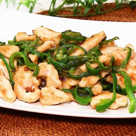食欲そそる！ ピーマンと鶏むね肉のにんにくみそ炒めのレシピ動画・作り方 | デリッシュキッチン