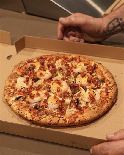 🍕 Welcome to Al Jabal in Moorebank! 🍕 Delivering authentic shawarma and pizza with a mix of wagyu and premium black angus, our dishes are crafted to perfection and are 100% halal. Enjoy the rich flavors and high-quality ingredients in every bite. Perfect for a hearty meal with family and friends. 📍 Address: 226 Newbridge Rd, Moorebank NSW 2170 🕒 Hours: Thu, Sun, Mon-Wed: 10:30am - 9:30pm Fri-Sat: 10:30am - 11pm 📞 0457 330 033 ✨ This venue is 100% halal ✨ #halal #halaleats #HalalFood #Shawar