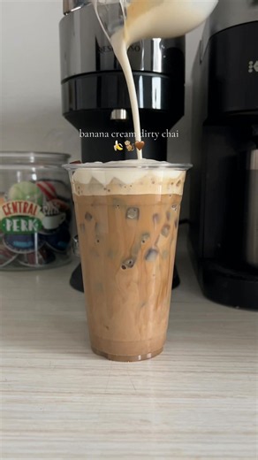 A classic, reimagined ☕️🍌 @Ash 🧋✨🏰 is giving dirty chai a banana cream twist—and we’re here for it! Made with TAZO Skinny Chai for a flavor combo worth trying… and don’t sleep on those coffee ice cubes for an extra bold sip.