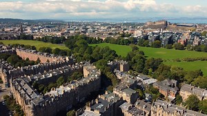 Edinburgh is not just where we work, but where we call home. Discover the vibrant Southside, from Bruntsfield’s green spaces and modern living to Marchmont’s bright, spacious homes and Morningside’s rich history. Whether you’re seeking a family home or a stylish flat, Savills is here to guide you to your perfect place. Begin your journey today – contact us to make your move. ➡️ http://savi.li/6180UJODq #edinburgh #scotland #scotlandproperty | Savills