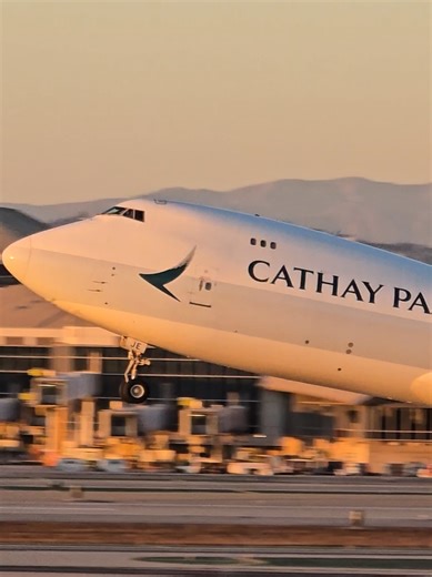 Incredible Boeing 747 Takeoff by Cathay Pacific Cargo