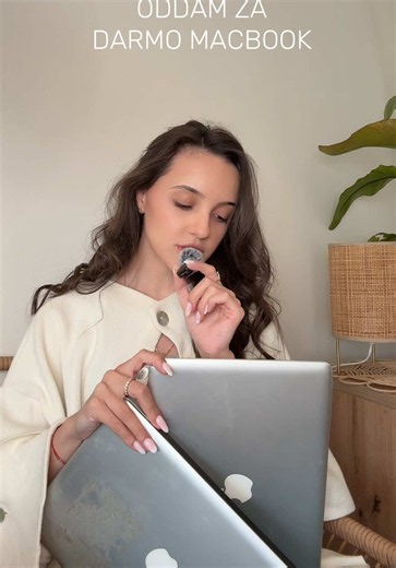 Jakby ktoś potrzebował to dawać znać 💛 #macbook #foryo #fyp #laptop #viral