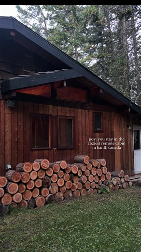 a perfect weekend spent in nature spent with my friends #banff #banffnationalpark #cabin #weekendtrip #canadatravel