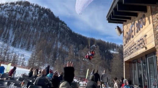 Hilarious paragliding fail: Paraglider lands right on unsuspecting people