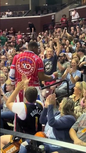 He Wasn't Even Looking! Insane Globetrotter Magic 😱 #nolookshot #insaneskills #hoops