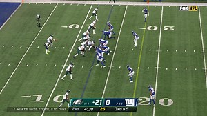 Azeez Ojulari backs up Eagles punt attempt with third-down sack of Hurts