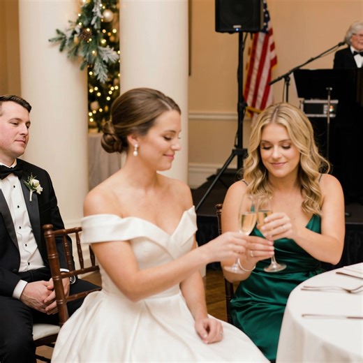 At my wedding, I caught my sister tilting something into my champagne when everyone else was distracted. I switched our flutes. When she stood up to make the toast, I smiled—because that’s when it really started. My Sister Tried to Spike My Drink at My $80,000 Charleston Wedding—So I Let Her Raise a Glass in Front of 300 People For most of my life, I thought Sutton’s worst habit was attention. Showing up late. Turning every moment into her moment. Calling our mom so my “no” suddenly became a fam