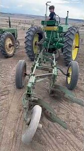 John Deere B & 44H Plow vs John Deere H & 40 Plow #johndeere #tractor #plowing