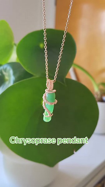 Chrysoprase Stone Meaning and Benefits