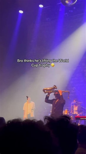 Epic Sax Solo Live: Saxophonist Steals the Show