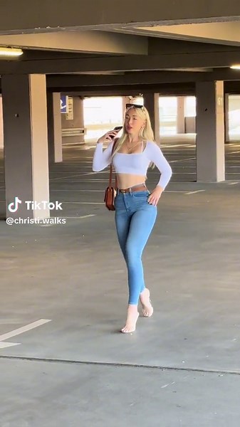 Confident Outfit Ideas for Women in Parking Garages