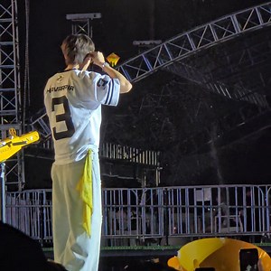 190K views · 10K reactions | EXO-Ls: Pogi, pogi, pogi! Chanyeol: Yes, I know. | Philippine Concerts | Facebook