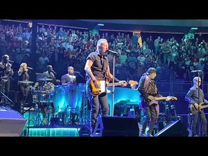 BRUCE SPRINGSTEEN LOCAL HERO prudential center newark new jersey APRIL 14,2023