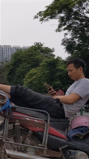 The red light, a hard life.