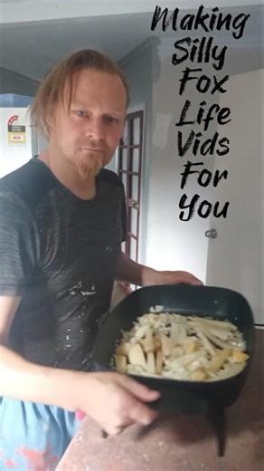 Making silly YT vids while trying to Cook Lunch #cookingshorts