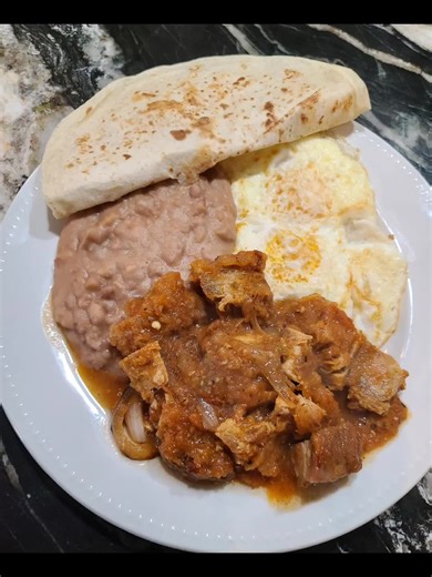 Chicharons make a meal #Chicharons #Mexicanfood #RoninsRecipes