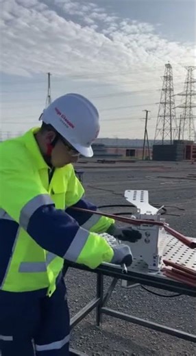 Hydraulic bus bar bender