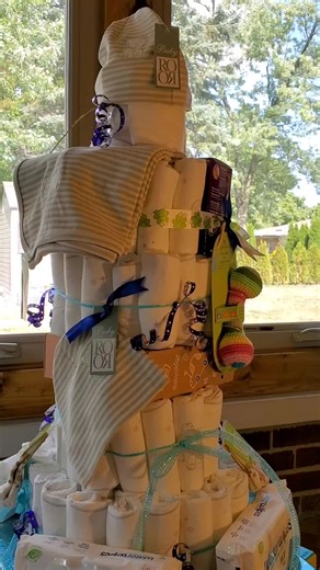#baby #diapercake #babyboy #babyshower #cake #babygift #papmpers #organiccotton #organic #waterwipesusa