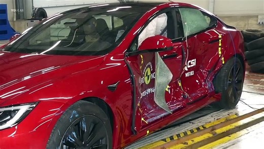 Tesla Model S (2022) Crash Test