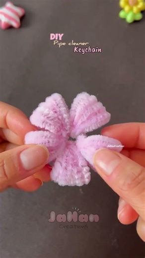 DIY cute pipe cleaner flower keychain 🌸💖 #diy #craft #keychain #viral #shortvideo #unique
