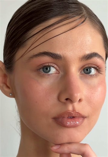 How to do lips in 2026 💋✨ 2026 lip trends are actually wild! New finishes, unexpected techniques, and innovative formulas that are about to completely change the game. Epica Beauty shows you what’s coming and what will work for YOUR lips. Stay ahead 🔥 #makeuptok #lipmakeup #lipcombotutorial #makeupartist #makeupforbegginers Keywords: how to do lips in 2026, lip trends 2026, future lip looks, 2026 makeup trends, upcoming lip techniques, next year lip trends, innovative lip makeup, new lip style