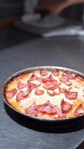 ¡Pizza con jamón saliendo 🤤deliciosa ! | Pa' Comer Cuban Pizza.