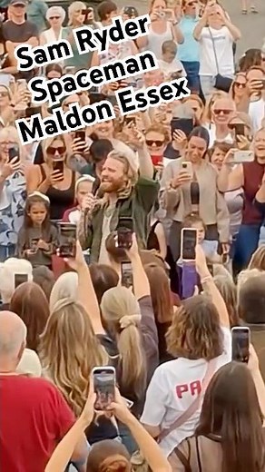 Sam Ryder sings Spaceman in Maldon