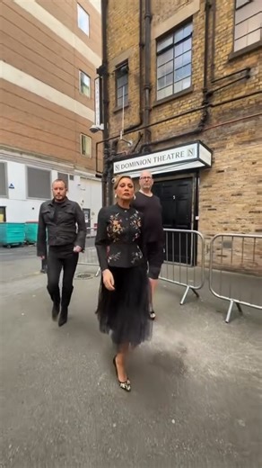 Vanessa Williams sure knows how to own the room in heels 👠✨ The actress and singer, 63, is currently playing Miranda Priestly in 'The Devil Wears Prada' musical on the West End, fully embodying every element of Meryl Streep's iconic character. She even got the show's stage tech Daniel and dresser Murray to do the heel challenge with her, both of them absolute crushing it 🤩 📽️ : @vanessawilliamsofficial#TheDevilWearsPrada