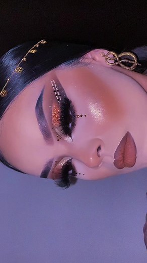 Stunning Eye Makeup Tutorial with Gold and Glitter