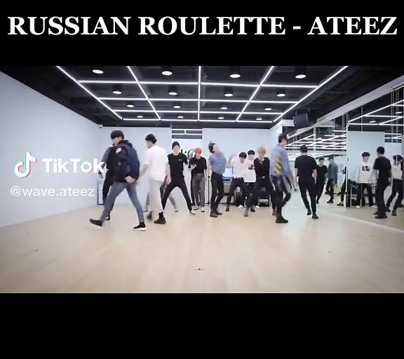 Replying to @thatsninoo shorter than what i usually post but i js love this😭 #kpop #ateez #redvelevet #rv #dance #practice #russianroullette #wonderland