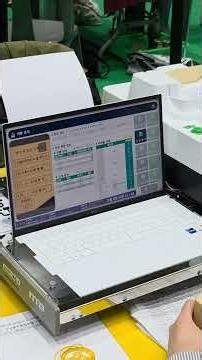 제어용PC의 투표지 이미지 스캔 장면입니다. 개표기를 통과한 모든 투표지는 이미지 파일로 저장됩니다.