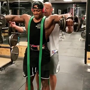 SAVE THIS FOR LATER!🔥 Team Beast and Olympia Men’s Physique Champ @brvndonflexx shoulder isolation 👌🏼- Make sure to fuel with Aminolytes for maximum recovery! Issa bae pillow special👌🏾 bands to keep the traps down and isolate the shoulder..we didn’t count reps today😅🤷🏾‍♂️🚀🌊🏄🏾‍♂️💎 | Beast Sports Nutrition