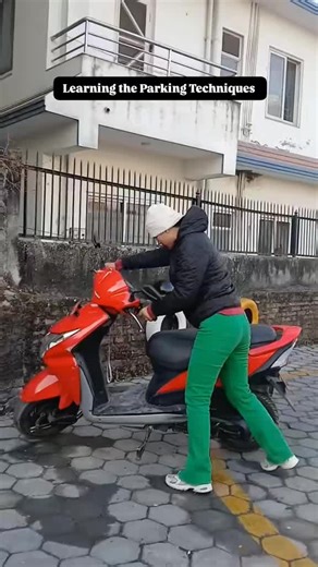 #scootertraining #femaledrivingtrainer #ridingschoolnepal #femaleinstructor #freew