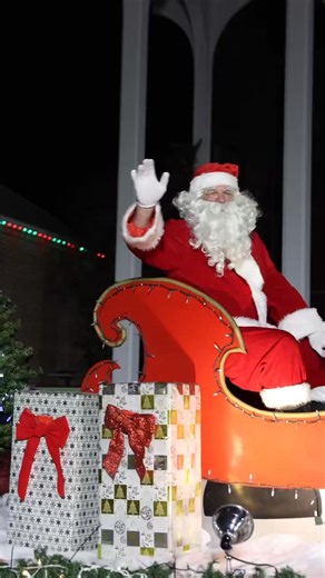 2025 Starkville Christmas Parade presented by Reed's 💚 #StarkvilleMS #ChristmasParade #PartnershipProud | Downtown Starkville