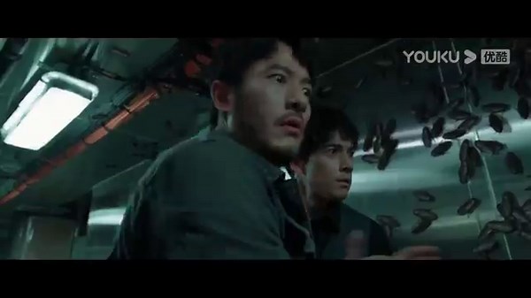 😬The mutant cockroaches hibernate, and humans take the opportunity to escape! 变异蟑螂在低温环境中冬眠，几人趁机逃出重灾区！ #Khepri #蟑潮 #youkumovie #优酷电影 | Youku Movie