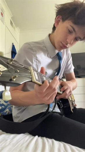 Mastering the Tapping Technique in Van Halen's Eruption