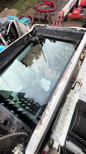 Guess the machine. #manitou #glass #plant #fypシ゚viral #briggs