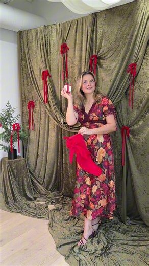 Behind the scenes from my holiday shoot today 🎁🎄🩷 #holiday #bts #smallbusiness #jewelrydesigner #christmas @Casa Cuore | Houston Venue