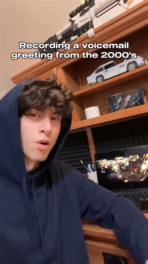 2000's voicemail greeting