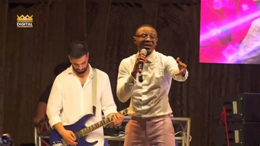 YACK KIBA 👑 | “ALI BILLIONEA WA MA LOVEEEE” On stage ni @officialalikiba 🫡🙌🏾 #kingsmusicrecord #alikiba #king #kebekebe #kiba #crown #teamkiba... | Instagram